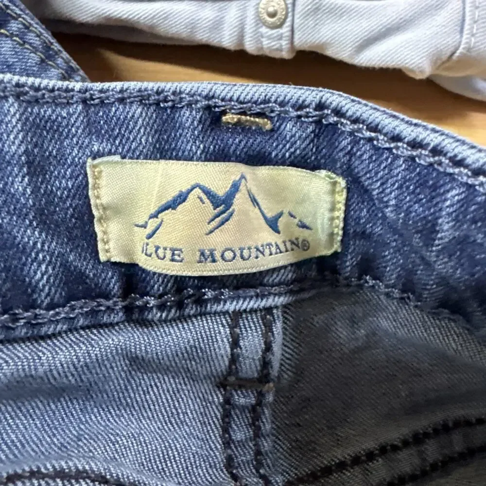 2 Blue Mountain Women's Relaxed Fit 5 Pocket Straight Leg Jeans Size 12